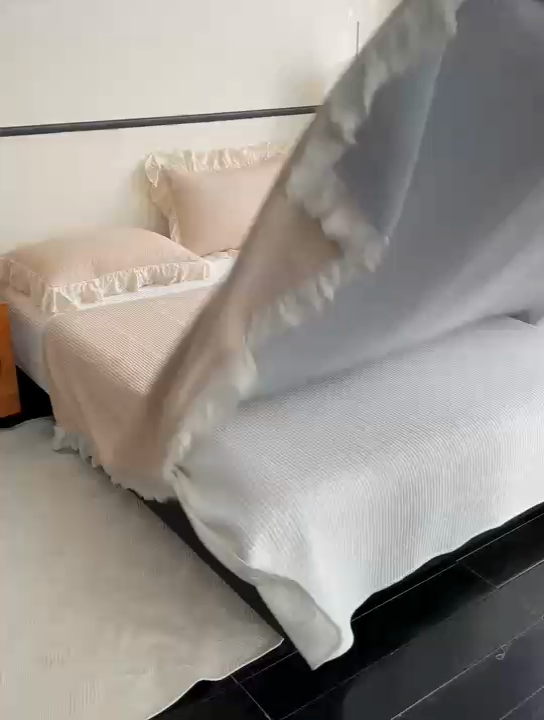 91家纺网 家纺一手货源 找家纺 沐纯家居 2025新款棉小乐花边床盖三件套 奶咖