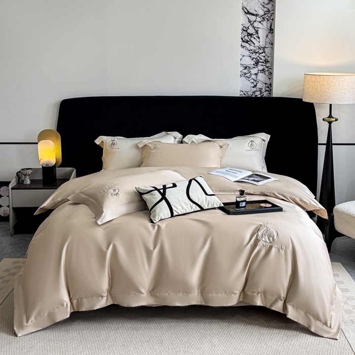 91家纺网 家纺一手货源 找家纺 沃尔居 2025新款亲肤舒适全棉纯棉绣花系列四件套 萨尔夫人-卡其