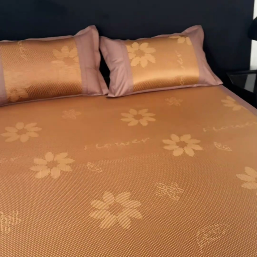 91家纺网 家纺一手货源 找家纺 卡罗兰 2025新款藤席提花凉席冰丝席床笠款-向阳花系列 向阳花-棕色