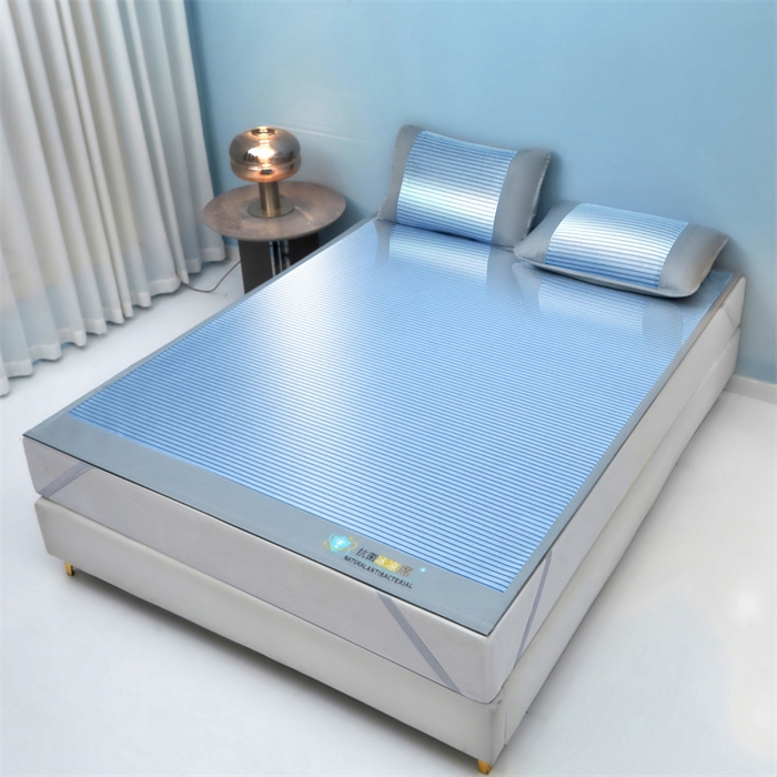 91家纺网 家纺一手货源 找家纺 （总）2025新款凉席抗菌三明治可水洗碳光冰丝席宽边刺绣冰丝席