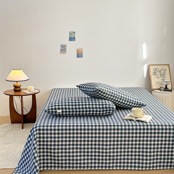 91家纺网 家纺一手货源 找家纺 绒艺席业 2025新款简约原棉印花老粗布床单 浅蓝小格