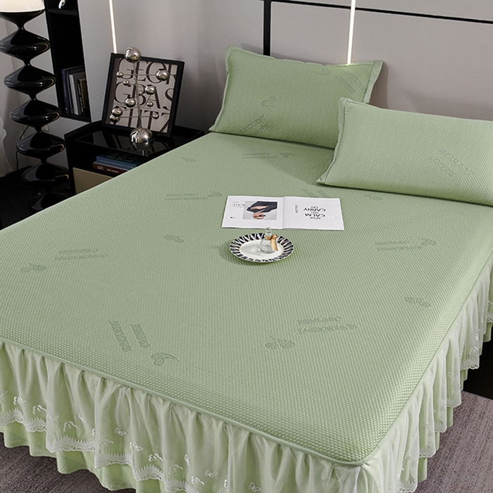 91家纺网 家纺一手货源 找家纺 梵克保罗 2025新款7A抗菌母婴级纯乙纶PE刺绣凉感丝豆豆席 床裙款 床裙款 字母爱心-水绿