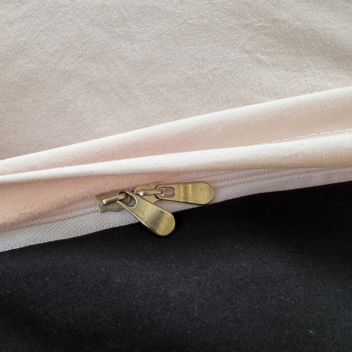 91家纺网 家纺一手货源 找家纺 冕悠家纺 2025新款A类105克超柔褶皱水洗棉拼色四件套 藕粉+高级黑