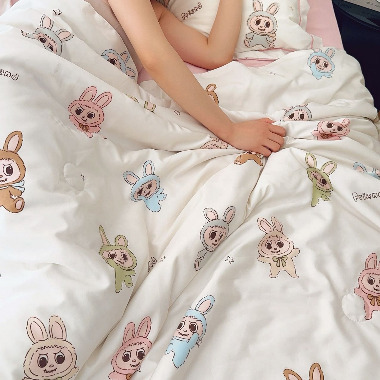 91家纺网 家纺一手货源 找家纺 兜米家居 2025新款水洗天丝夏被四件套 兔宝宝