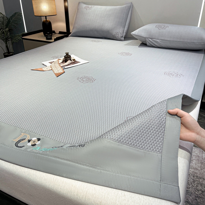 91家纺网 家纺一手货源 找家纺 阿亮家居 2025新款刺绣款凉豆豆凉席 凉豆豆-玫瑰灰色