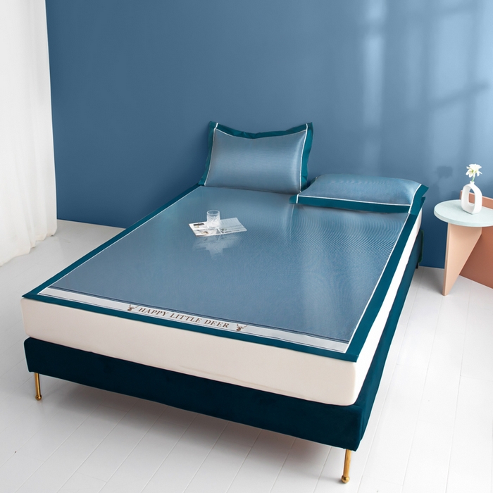 91家纺网 家纺一手货源 找家纺 阿亮家居 2025新款A类母婴级1800D碳光小鹿冰丝席凉席 宾利蓝