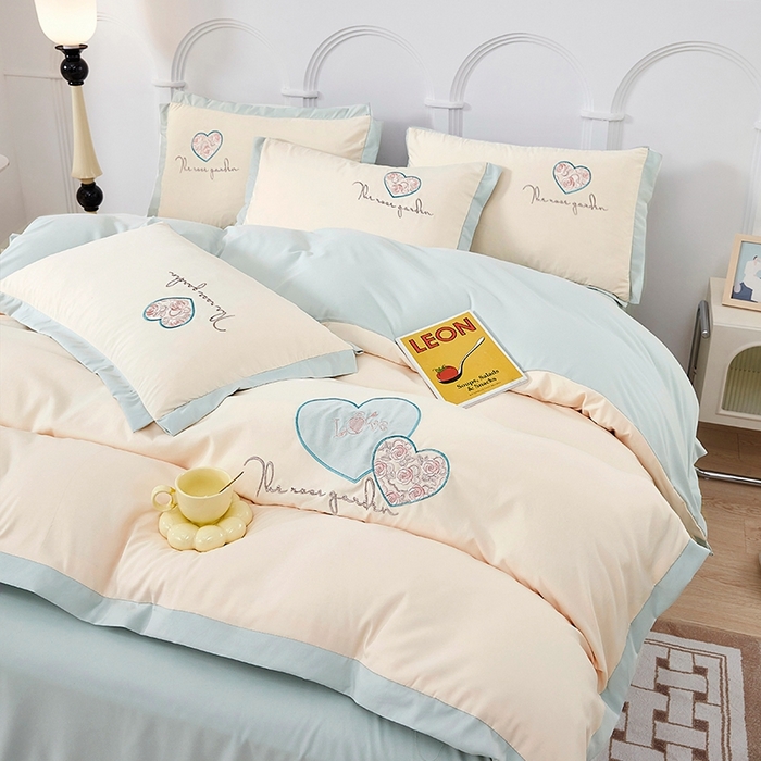 91家纺网 家纺一手货源 找家纺 卡迪亚家纺 2025新款加厚柔肤棉贴布绣宽边双拼刺绣四件套-满心花园 满心花园-爱尔兰