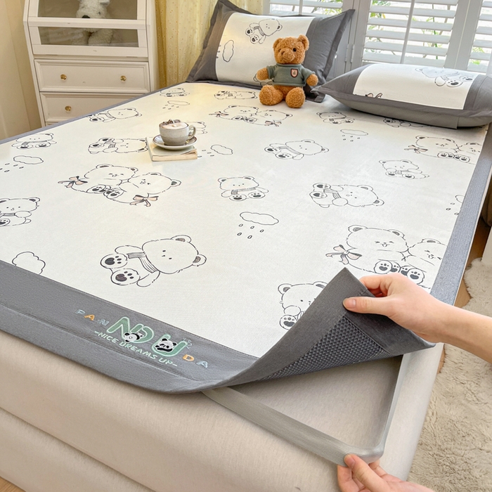 91家纺网 家纺一手货源 找家纺 阿亮家居 2025新款印花冰藤席系列 快乐熊