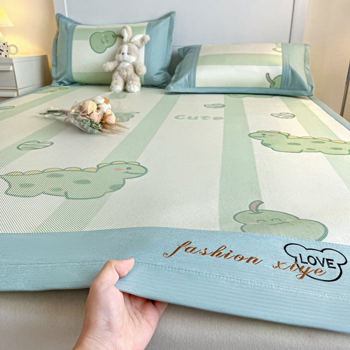 91家纺网 家纺一手货源 找家纺 阿亮家居 2025新款印花冰藤席系列 小恐龙