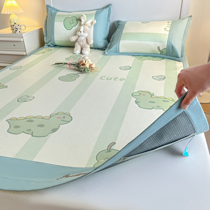 91家纺网 家纺一手货源 找家纺 阿亮家居 2025新款印花冰藤席系列 小恐龙