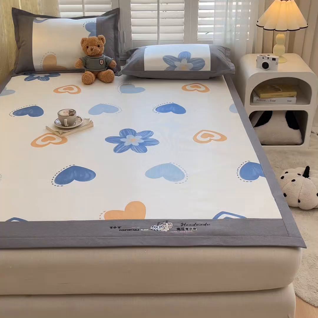 91家纺网 家纺一手货源 找家纺 阿亮家居 2025新款印花冰藤席系列 小兰花