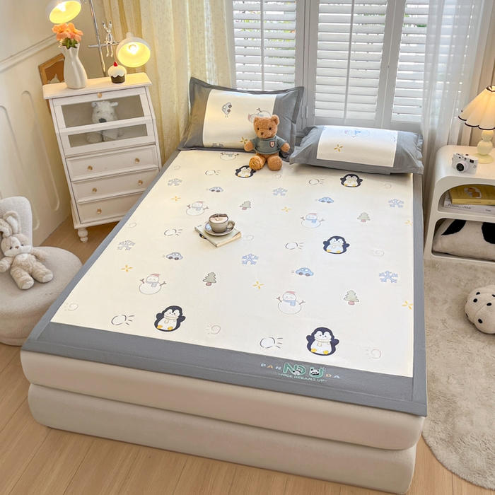 91家纺网 家纺一手货源 找家纺 阿亮家居 2025新款印花冰藤席系列 小企鹅