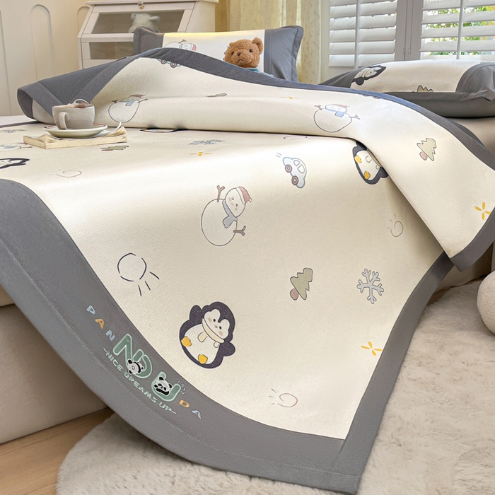 91家纺网 家纺一手货源 找家纺 阿亮家居 2025新款印花冰藤席系列 小企鹅