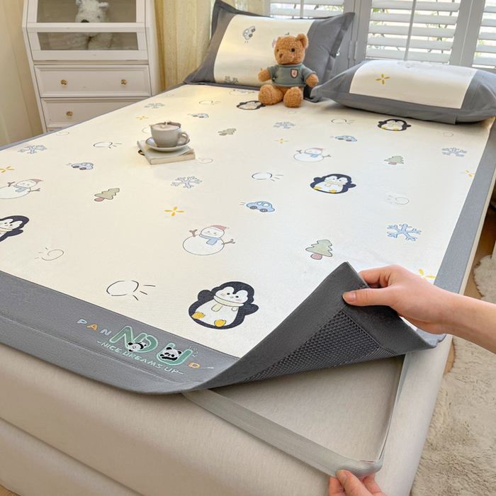 91家纺网 家纺一手货源 找家纺 阿亮家居 2025新款印花冰藤席系列 小企鹅