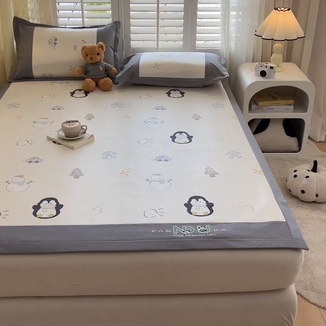 91家纺网 家纺一手货源 找家纺 阿亮家居 2025新款印花冰藤席系列 小企鹅