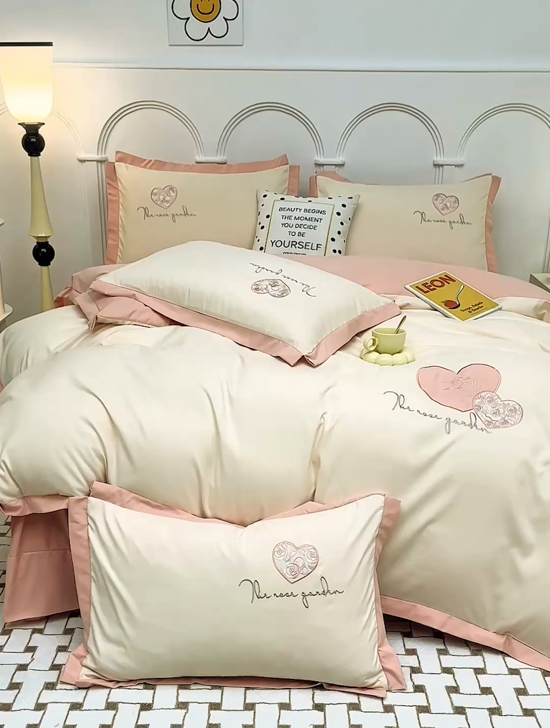 91家纺网 家纺一手货源 找家纺 卡迪亚家纺 2025新款加厚柔肤棉贴布绣宽边双拼刺绣四件套-满心花园 满心花园-玲珑玉