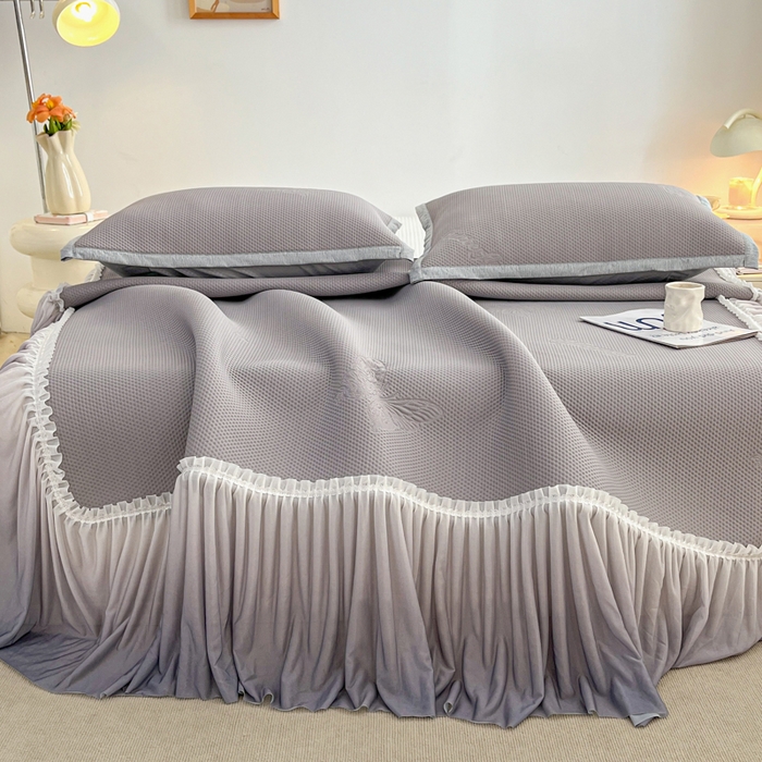 91家纺网 家纺一手货源 找家纺 安哆啦家纺 2025新款凉感冰豆豆花边凉席三件套系列 豆豆床裙-绅士灰