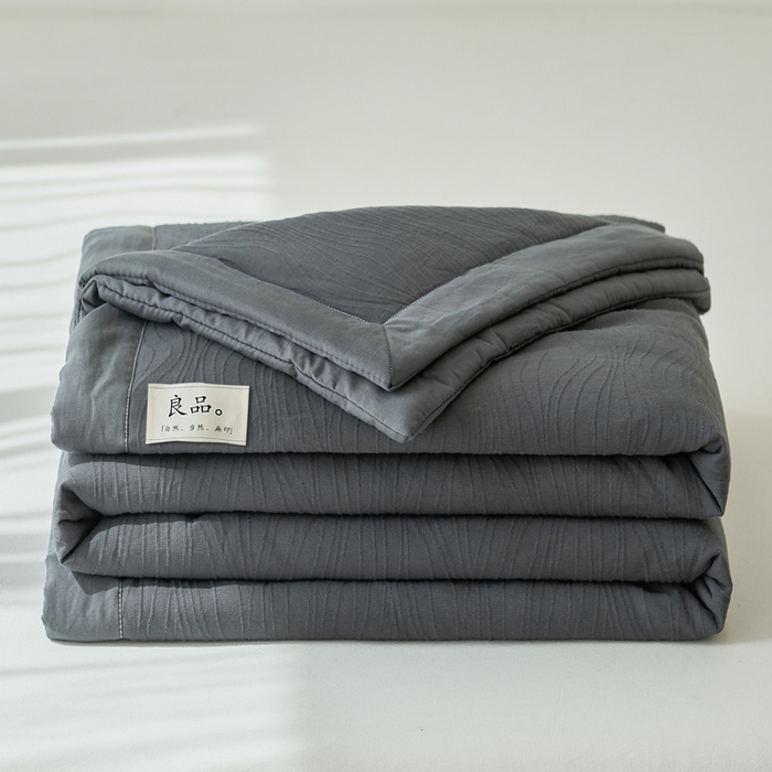 91家纺网 家纺一手货源 找家纺 寐绸家纺 2025新款纯棉水洗棉三层提花大豆纤维夏被四件套 曲线条-中灰
