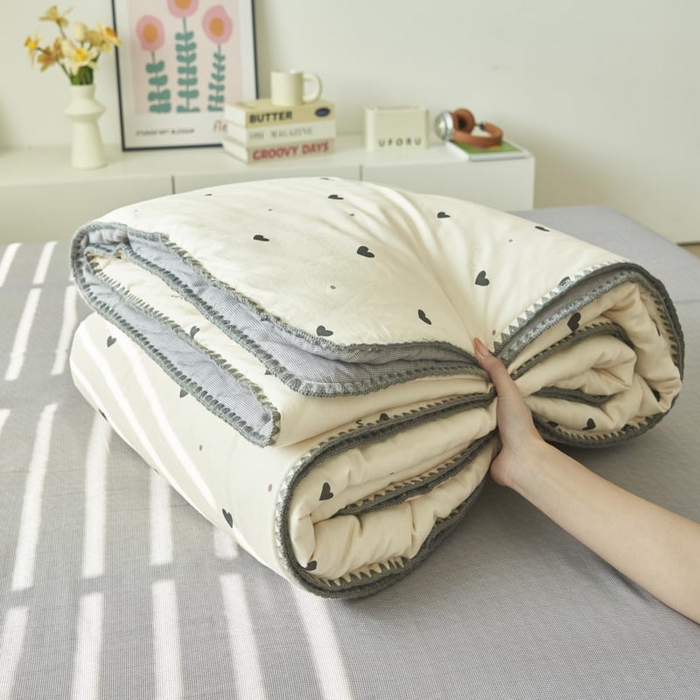 91家纺网 家纺一手货源 找家纺 寐绸家纺 2025新款纯棉双层纱印花大豆纤维夏被四件套 双层纱-爱心