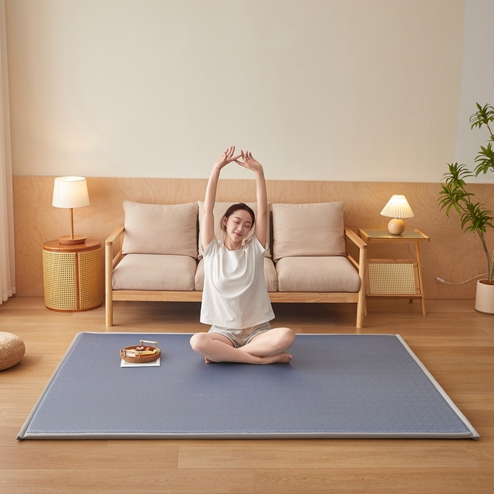 91家纺网 家纺一手货源 找家纺 2025新款包边工艺凉感冰藤地铺睡垫系列凉席地垫 冰丝饼干蓝