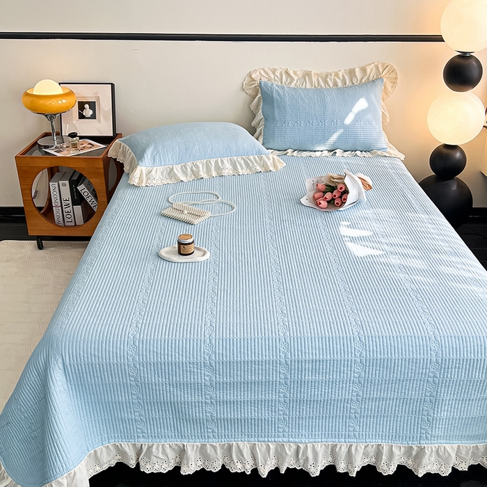 91家纺网 家纺一手货源 找家纺 沐纯家居 2025新款棉小乐花边床盖三件套 冰蓝