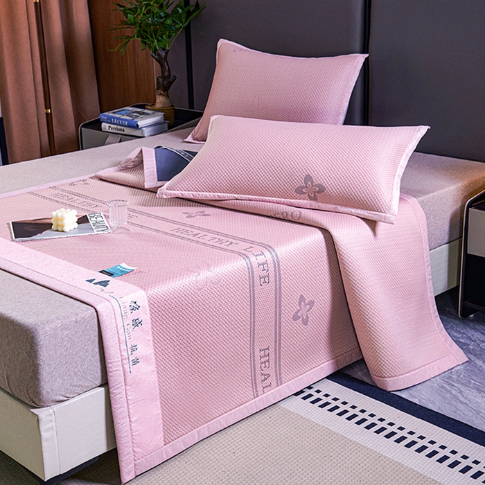 91家纺网 家纺一手货源 找家纺 梵克保罗 2025新款7A抗菌母婴级纯乙纶PE刺绣凉感丝豆豆席 四叶花-粉