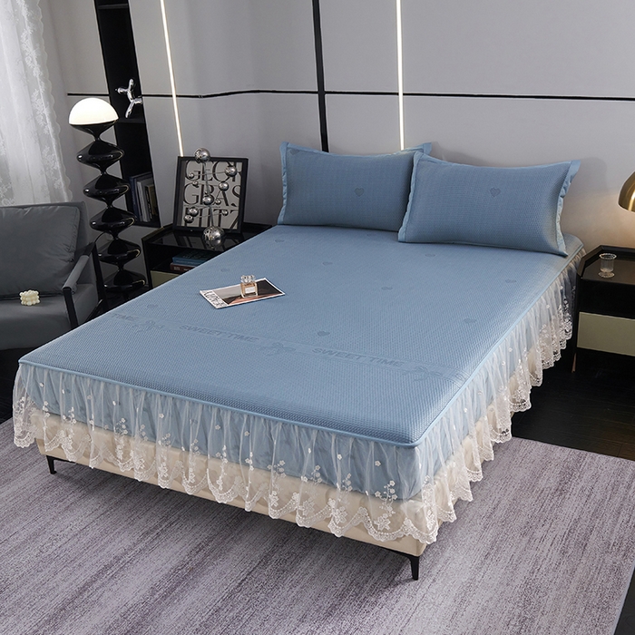 91家纺网 家纺一手货源 找家纺 梵克保罗 2025新款7A抗菌母婴级纯乙纶PE刺绣凉感丝豆豆席 床笠花边款 花边床笠爱心蝴蝶结-蓝