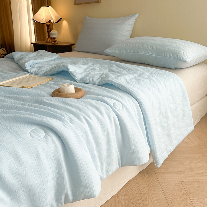 91家纺网 家纺一手货源 找家纺 欧邦 2025新款A类提花昆仑棉双层纱夏被空调被 浅蓝