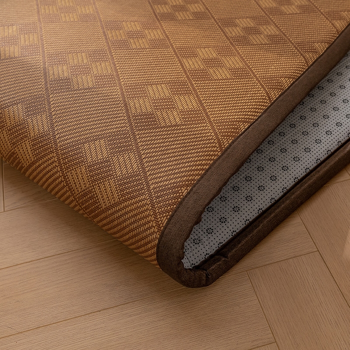 91家纺网 家纺一手货源 找家纺 2025新款包边工艺凉感冰藤地铺睡垫系列凉席地垫 九宫格