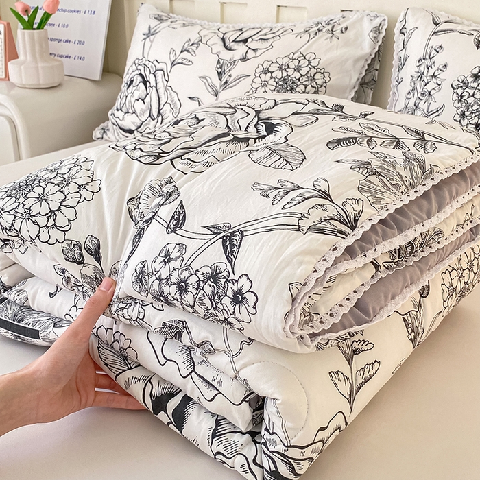 91家纺网 家纺一手货源 找家纺 佰亿莱  2025春夏新款水洗棉羽丝绒小花边夏被夏凉被空调被 初悦