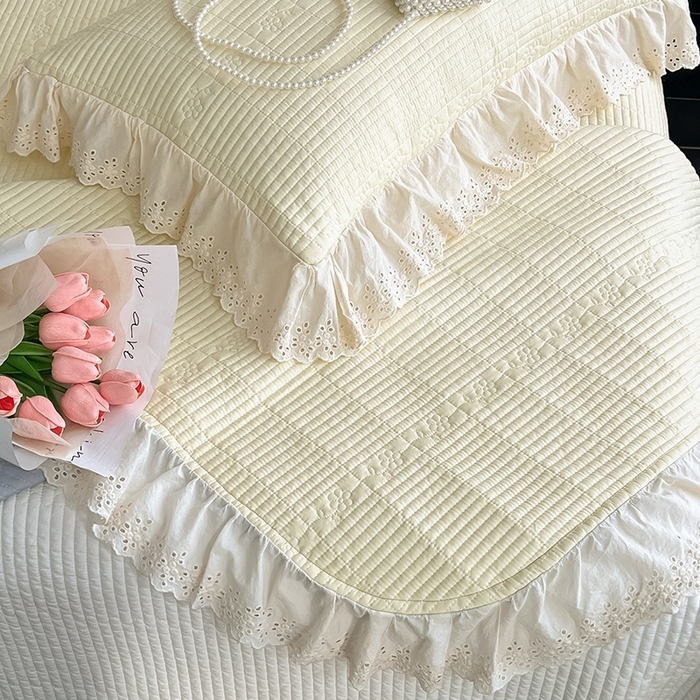 91家纺网 家纺一手货源 找家纺 沐纯家居 2025新款棉小乐花边床盖三件套 米黄