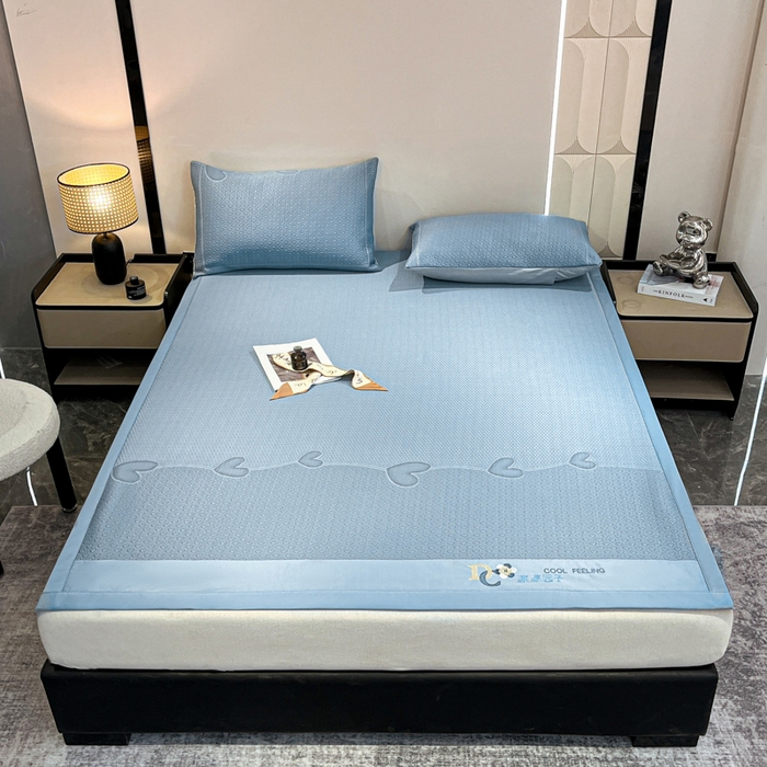 91家纺网 家纺一手货源 找家纺 阿亮家居 2025新款刺绣款凉豆豆凉席 凉豆豆-爱心蓝色