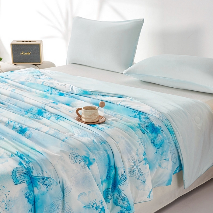 91家纺网 家纺一手货源 找家纺 缔锦家纺 2025新款凉感丝印花夏被 蝶恋-海盐兰