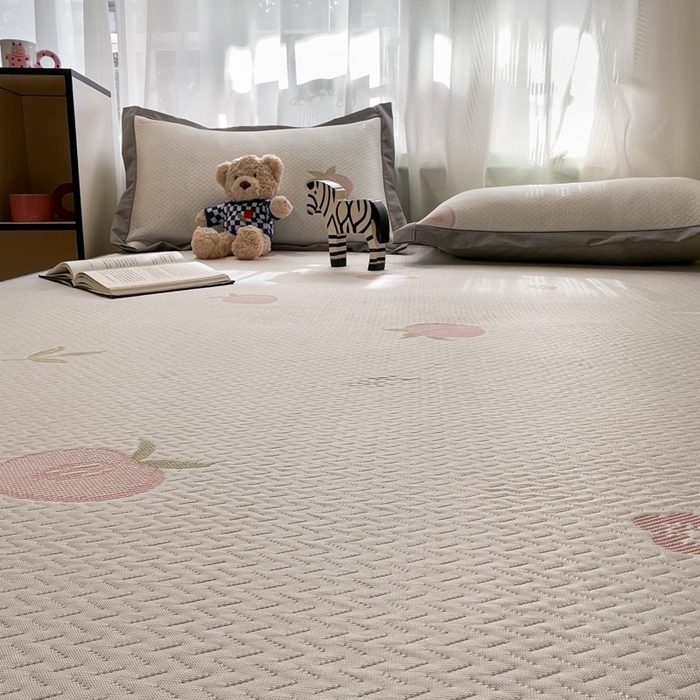 91家纺网 家纺一手货源 找家纺 孩子王家纺 2025新款冰丝席提花冰豆豆系列床单床笠 桃桃