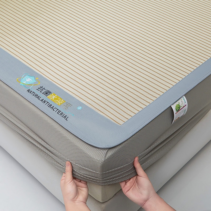 91家纺网 家纺一手货源 找家纺 2025新款凉席抗菌三明治可水洗碳光冰丝席宽边刺绣冰丝席 素夏 星光银-床笠款