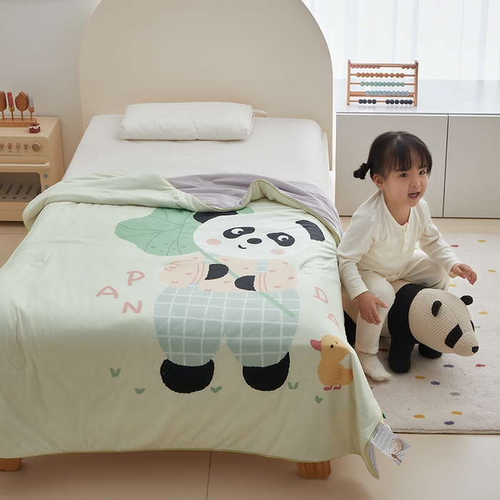 91家纺网 家纺一手货源 找家纺 荷马之梦 2025新款大版针织棉凉感丝AB版大豆儿童夏被 荷叶熊猫