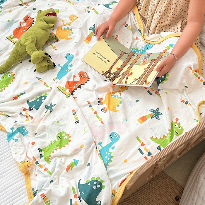 91家纺网 家纺一手货源 找家纺 嗨生活 2025新款婴儿裸睡级凉感针织毯幼儿园夏被儿童夏被毯子 滑板恐龙