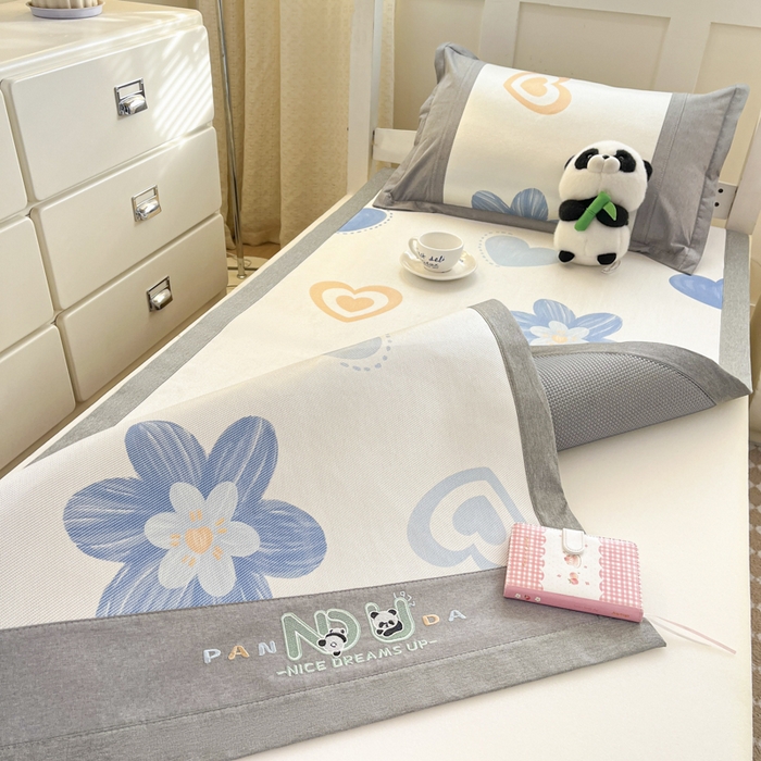 91家纺网 家纺一手货源 找家纺 2025新款印花冰藤凉席-学生款 小兰花