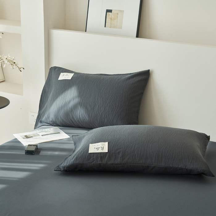 91家纺网 家纺一手货源 找家纺 寐绸家纺 2025新款纯棉水洗棉三层提花大豆纤维夏被四件套 曲线条-中灰