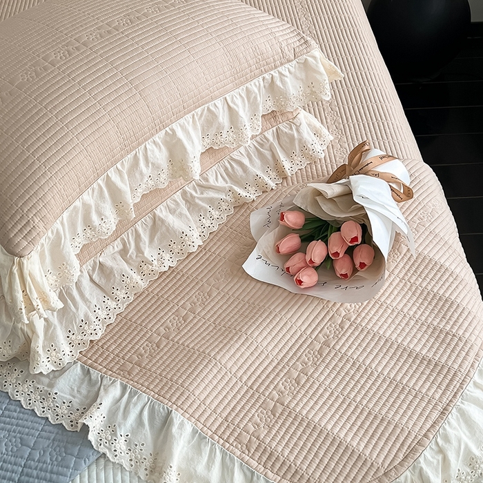 91家纺网 家纺一手货源 找家纺 沐纯家居 2025新款棉小乐花边床盖三件套 奶咖