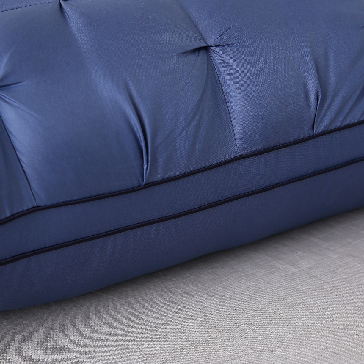 91家纺网 家纺一手货源 找家纺 珍贝家纺 2025新款双边扭花酒店面包枕枕头枕芯 双边扭花--深蓝色（中枕48*74cm/只）