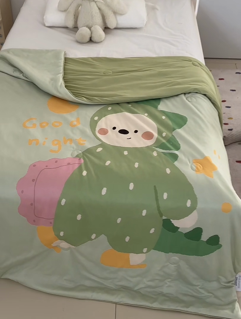91家纺网 家纺一手货源 找家纺 荷马之梦 2025新款大版针织棉凉感丝AB版大豆儿童夏被 睡衣恐龙
