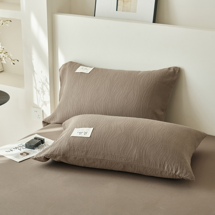 91家纺网 家纺一手货源 找家纺 寐绸家纺 2025新款纯棉水洗棉三层提花大豆纤维夏被四件套 曲线条-浅灰