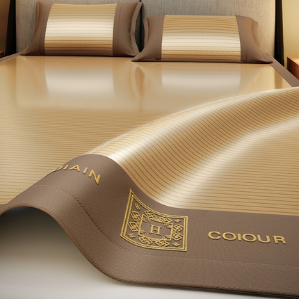 91家纺网 家纺一手货源 找家纺 孩子王家纺 2025凉感冰丝藤席凉席席子-英文条纹席 素雅咖