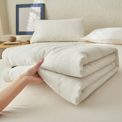 91家纺网 家纺一手货源 找家纺 （总）寐绸家纺 2025新款纯棉水洗棉三层石头纹提花大豆纤维夏被四件套