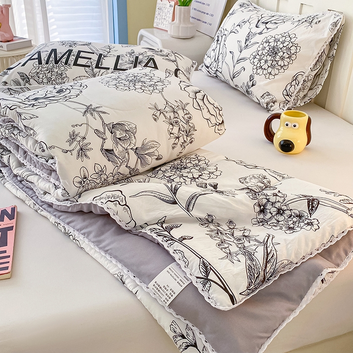 91家纺网 家纺一手货源 找家纺 佰亿莱  2025春夏新款水洗棉羽丝绒小花边夏被夏凉被空调被 初悦