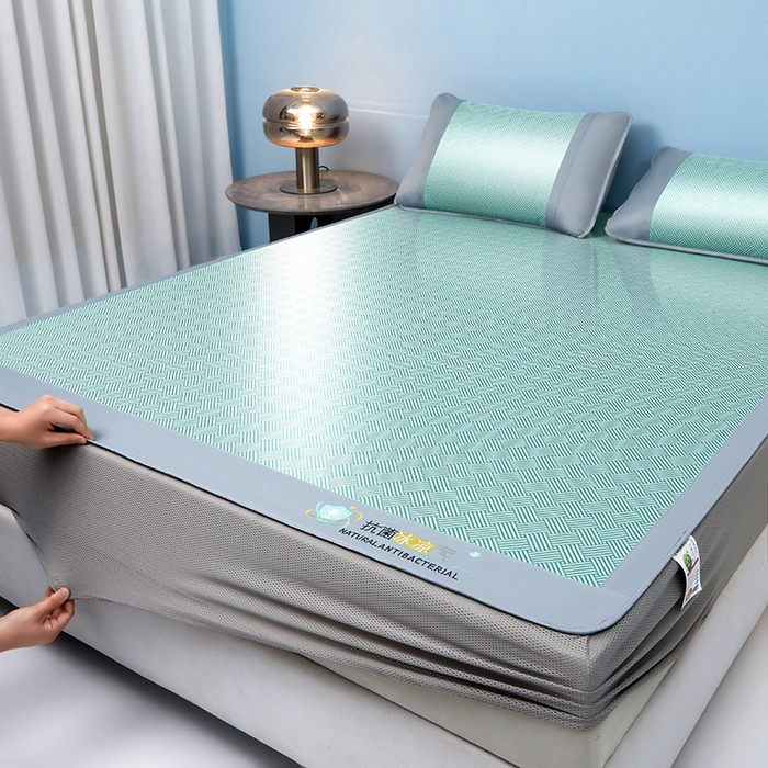 91家纺网 家纺一手货源 找家纺 2025新款凉席抗菌三明治可水洗碳光冰丝席宽边刺绣冰丝席 思绪 薄荷绿-床笠款