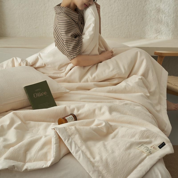 91家纺网 家纺一手货源 找家纺 寐绸家纺 2025新款纯棉水洗棉三层提花大豆纤维夏被四件套 肌理纹夏被-本白