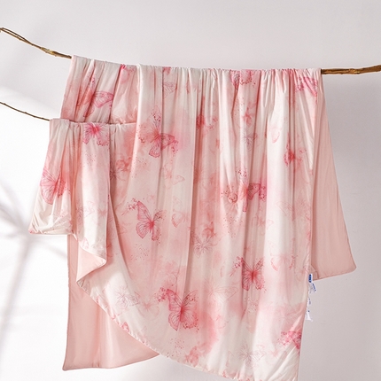 91家纺网 家纺一手货源 找家纺 缔锦家纺 2025新款凉感丝印花夏被 蝶恋-优雅粉
