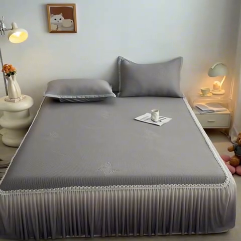 91家纺网 家纺一手货源 找家纺 安哆啦家纺 2025新款凉感冰豆豆花边凉席三件套系列 豆豆床裙-绅士灰